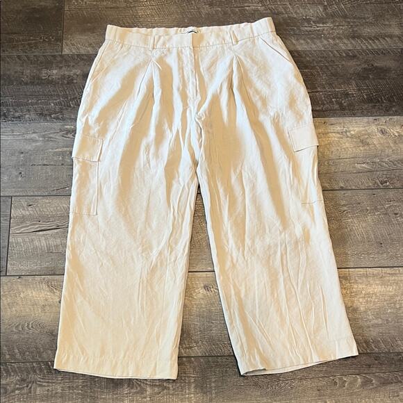 NWT Abercrombie & Fitch Wide Drapey Tailored Cargo Pant 34 Short - Picture 3 of 9